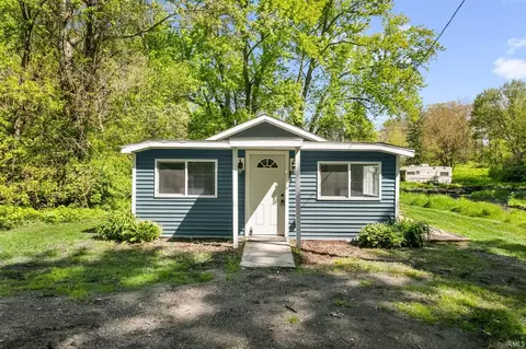 7323 E Pansy Ln, New Carlisle, IN 46552