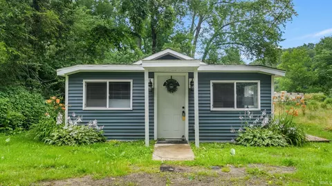 7323 E Pansy Ln, New Carlisle, IN 46552