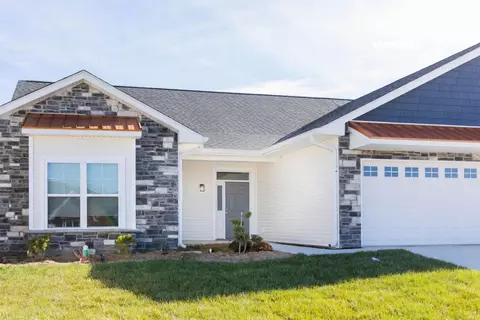 7901 S Westmead Dr, Newberry, IN 47449
