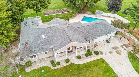 51354 Stratford Dr, Elkhart, IN 46514