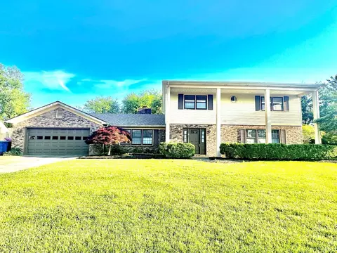 8733 Whirlaway Ln, Newburgh, IN 47630