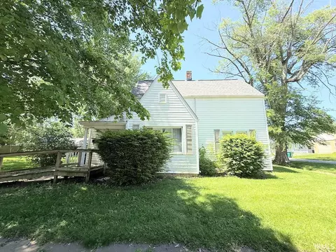 220 N Washington St, Flora, IN 46929