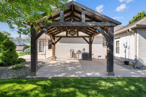 Exterior - 715 Riverview Dr, Kokomo, IN 46901 photo 5 of 6