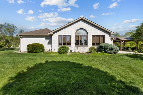 Exterior - 715 Riverview Dr, Kokomo, IN 46901 photo 3 of 6