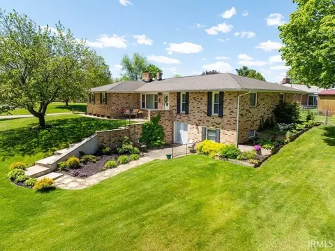 55585 Blue Jay Dr, South Bend, IN 46619