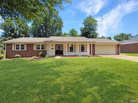 5200 Kenwood Dr, Newburgh, IN 47630