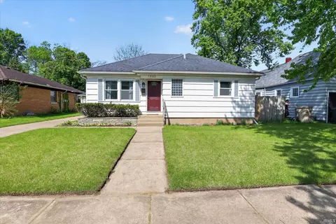 1903 Kessler Blvd, South Bend, IN 46616