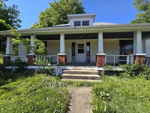 108 E Warrick St, Owensville, IN 47665