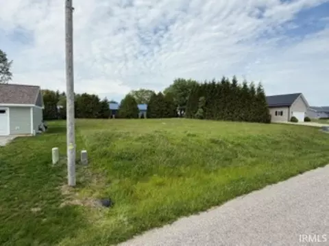 W Maple Drive, Peru, IN 46970 photo 3
