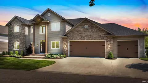 11681 N Venetian Dr, Syracuse, IN 46567