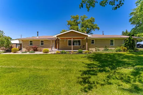 414 E Walnut St, Owensville, IN 47665