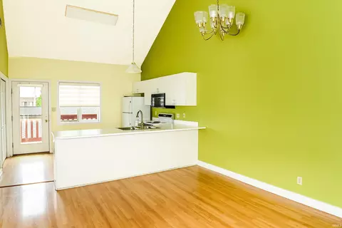 Living - 429 S Madison St, Bloomington, IN 47403 photo 5 of 7