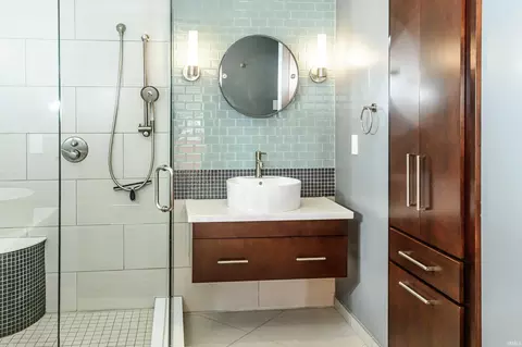 Bath - 429 S Madison St, Bloomington, IN 47403 photo 3 of 4