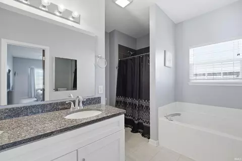 Bath - 3250 Morrow Dr, Kokomo, IN 46902 photo 3 of 4
