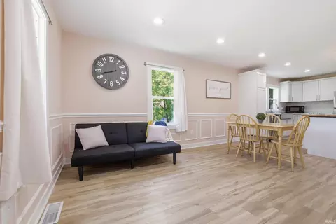 Entry Way - 513 W Coolidge Dr, Bloomington, IN 47403 photo 1 of 2