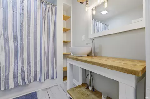 Bath - 513 W Coolidge Dr, Bloomington, IN 47403 photo 1 of 1