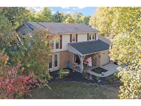 915 Edgehill Ln, Anderson, IN 46012
