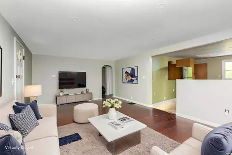Living - 2910 N Smith Pike, Bloomington, IN 47404 photo 2 of 6