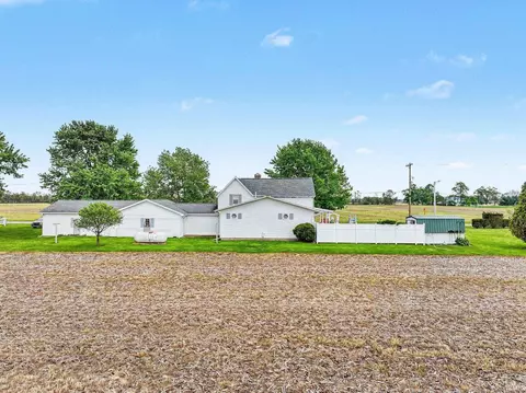 Exterior - 8902 S 900 E Rd, Walkerton, IN 46574 photo 10 of 15