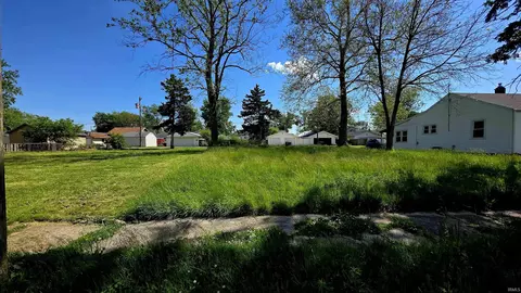 1809 W 7th St, Muncie, IN 47302