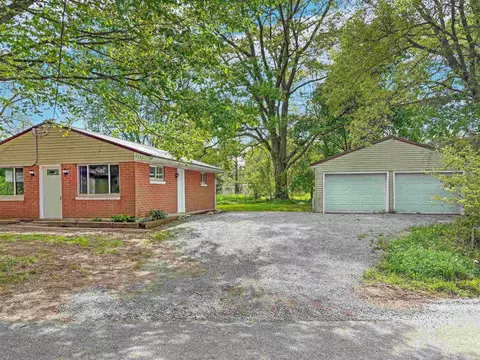 4253 S Lakeshore Dr, Mentone, IN 46539