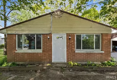 4253 S Lakeshore Dr, Mentone, IN 46539