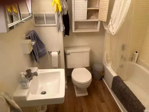 Bath - 331 S Grant St, Bloomington, IN 47401 photo 4 of 4