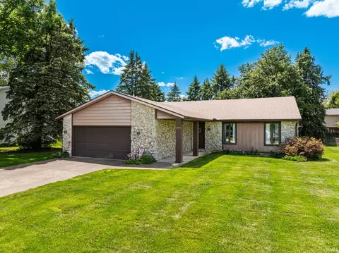 1009 S Stratford Ct, Yorktown, IN 47396