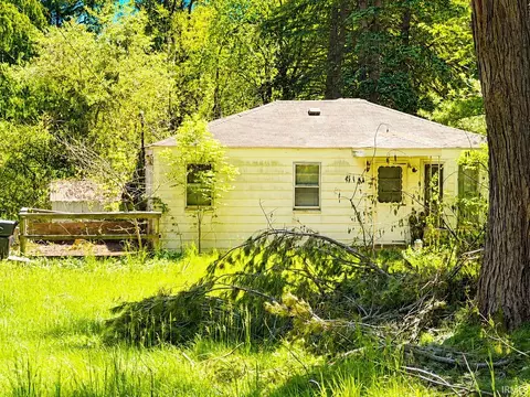 52758 Lynnwood Ave, South Bend, IN 46628