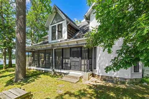 877 Harbor Ct, Rome City, IN 46784