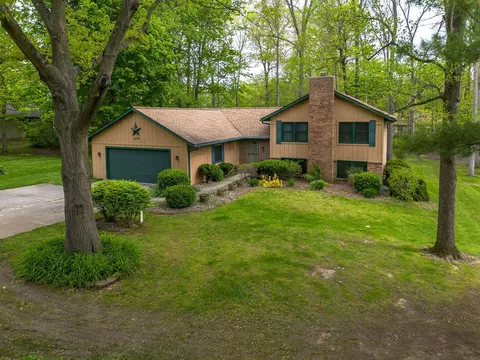 1287 E Greenbriar Dr, Columbia City, IN 46725