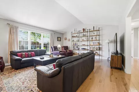 Living - 2617 E Windermere Woods Dr, Bloomington, IN 47401 photo 2 of 5
