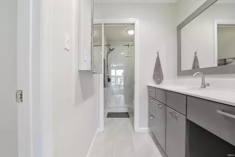 Bath - 2617 E Windermere Woods Dr, Bloomington, IN 47401 photo 2 of 4