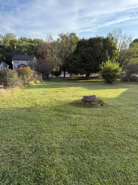 909 W Temperance St, Ellettsville, IN 47429
