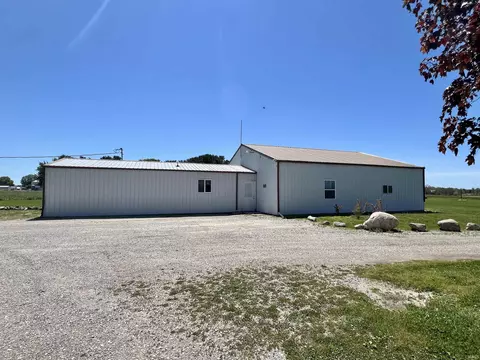 16199 Linden Rd, Argos, IN 46501
