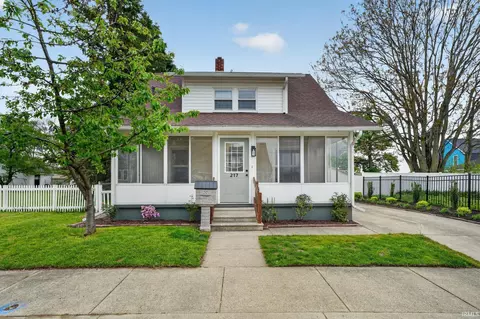 217 Stanley St, Mishawaka, IN 46545