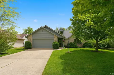 631 Autumn Ridge Ln, Fort Wayne, IN 46804