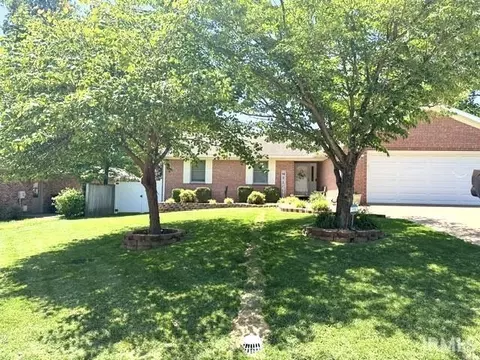 1472 Sandalwood Ct, Evansville, IN 47720