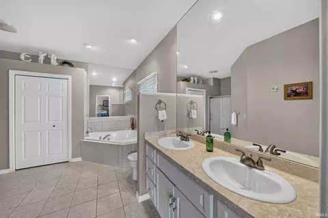 Bath - 51263 Leeward Pt, Granger, IN 46530 photo 2 of 5