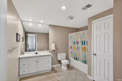 Bath - 51263 Leeward Pt, Granger, IN 46530 photo 5 of 5