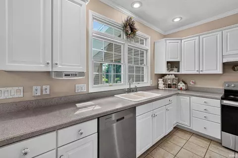 Kitchen - 51263 Leeward Pt, Granger, IN 46530 photo 3 of 5