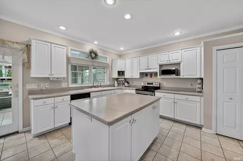 Kitchen - 51263 Leeward Pt, Granger, IN 46530 photo 2 of 5