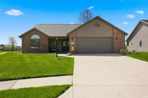 1503 Classic Lake Cv, Huntertown, IN 46748