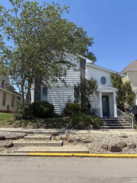 106 W 4th St, Bicknell, IN 47512