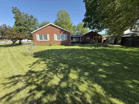 119 E Beckley St, Royal Center, IN 46978