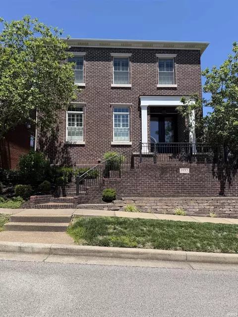 8027 Wyngate Cir, Newburgh, IN 47630