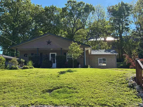 17 Boyer St, Williamsport, IN 47993