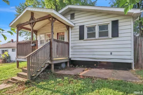 618 E Short Elm St, Boonville, IN 47601