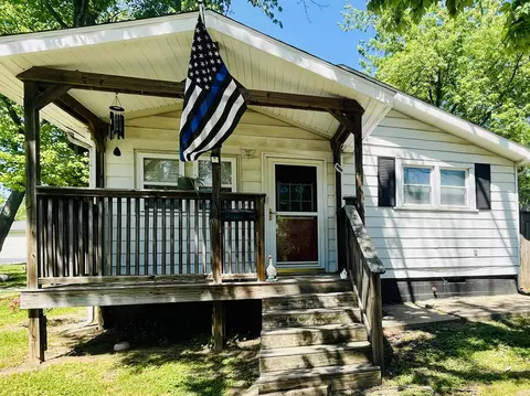 618 E Short Elm St, Boonville, IN 47601