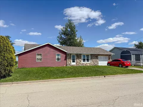 811 S Hemlock Trl, Winchester, IN 47394